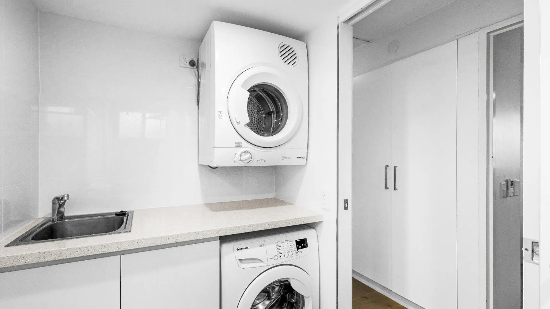 Aparthotel Alexandria Apartments Alexandra Headland